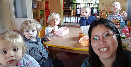 Gruppenfoto: Jannette Haas mit ihren Tageskindern